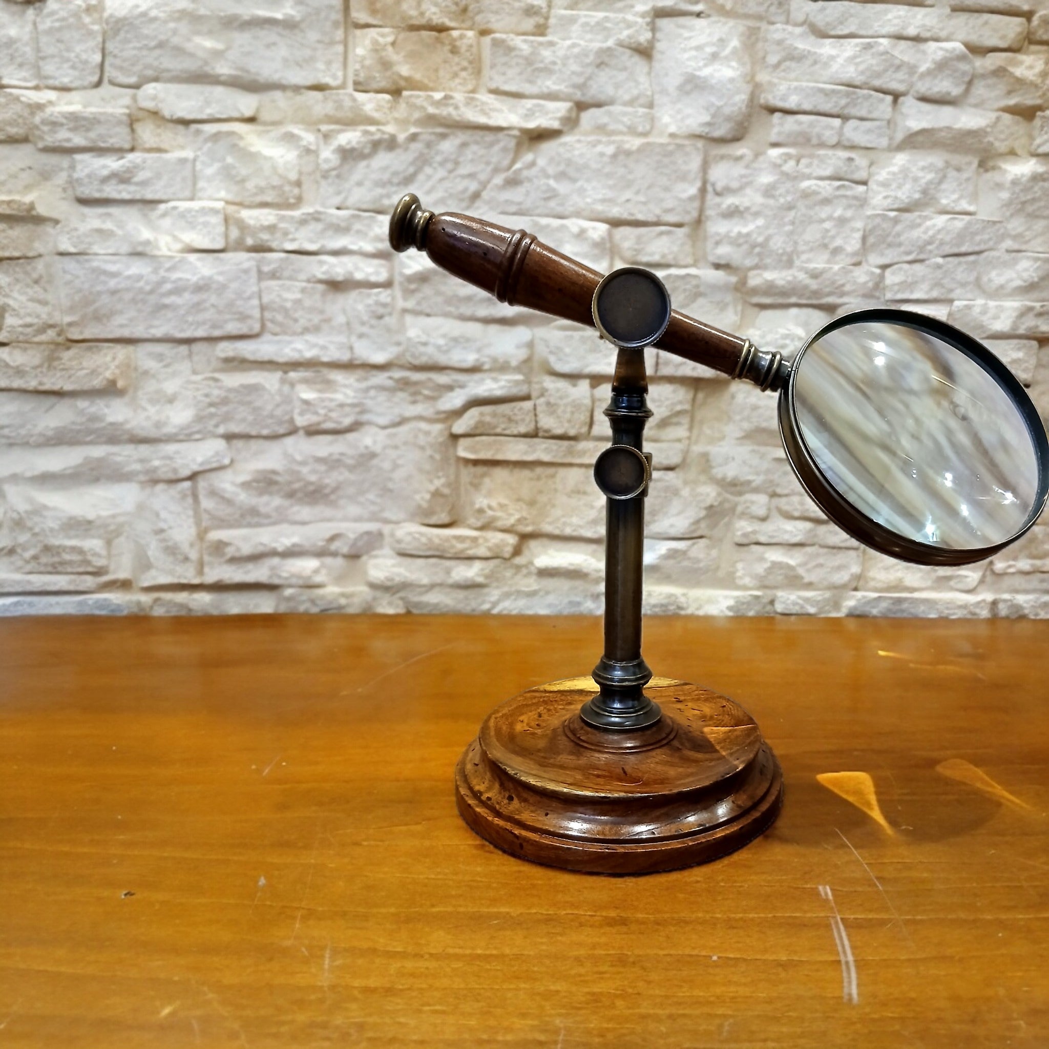 Lente di Ingrandimento da Tavolo Nautica Steampunk – Ottone e Legno