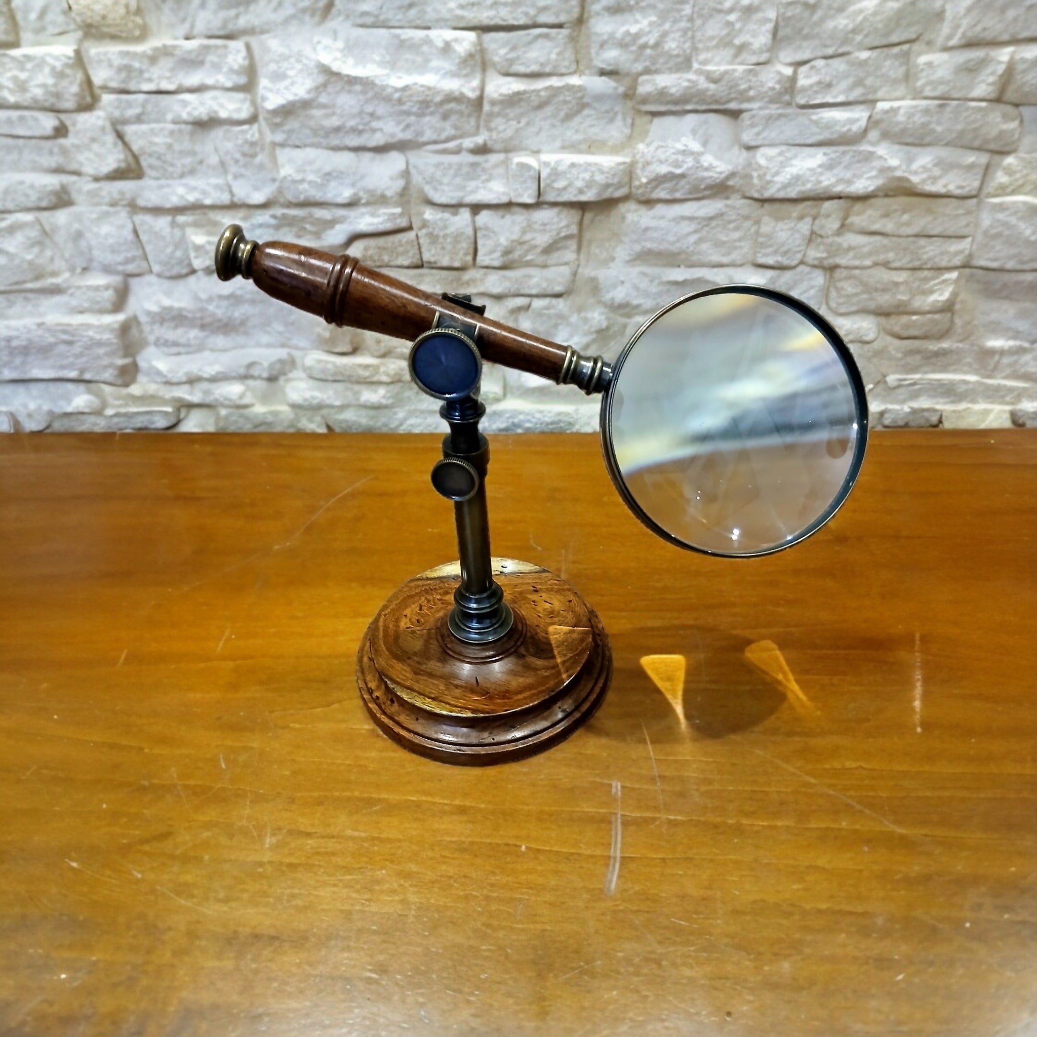 Lente di Ingrandimento da Tavolo Nautica Steampunk – Ottone e Legno