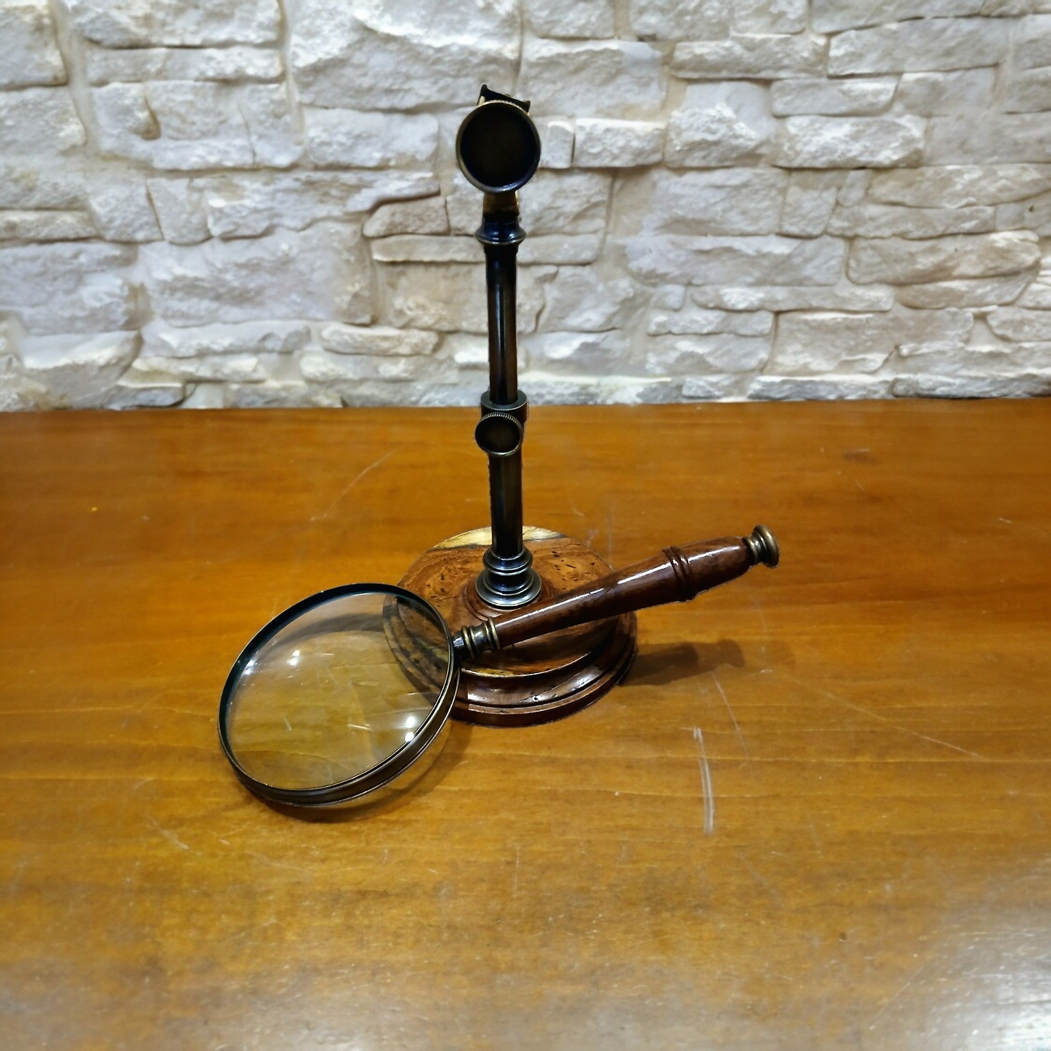 Lente di Ingrandimento da Tavolo Nautica Steampunk – Ottone e Legno