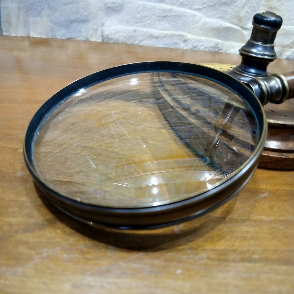 Lente di Ingrandimento da Tavolo Nautica Steampunk – Ottone e Legno