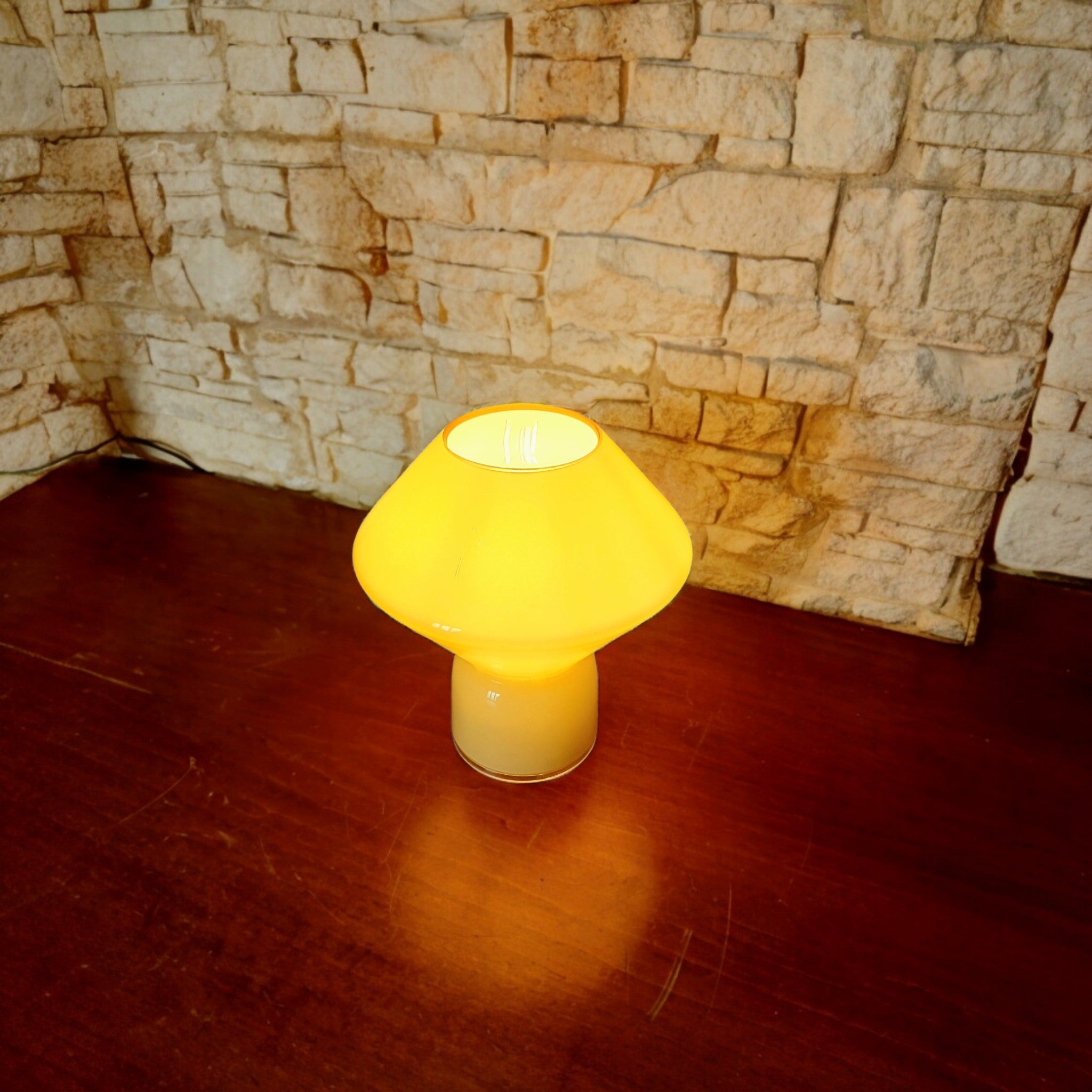 Lampada "Conica" Artemide – Alessandro Mendini, Vetro di Murano, Stile Memphis anni '80
