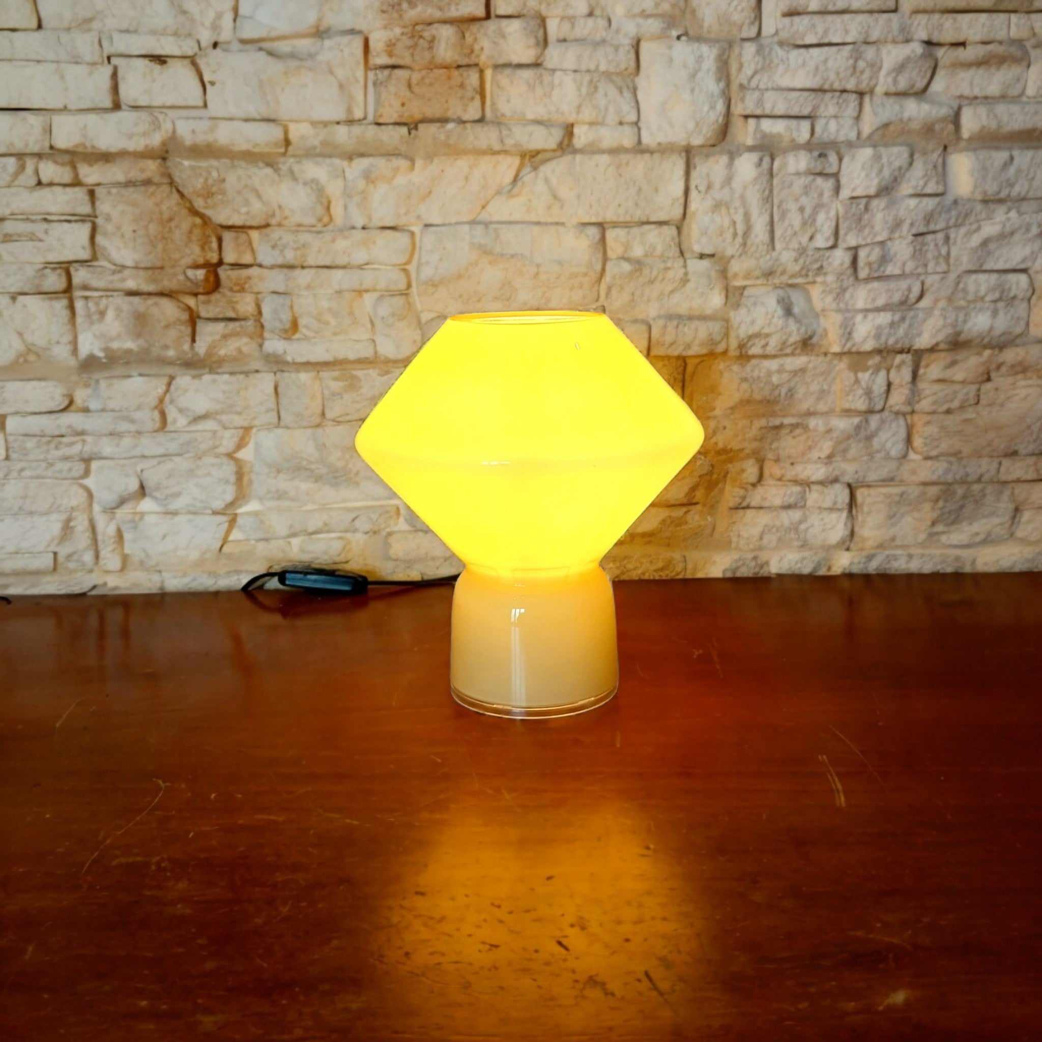 Lampada "Conica" Artemide – Alessandro Mendini, Vetro di Murano, Stile Memphis anni '80