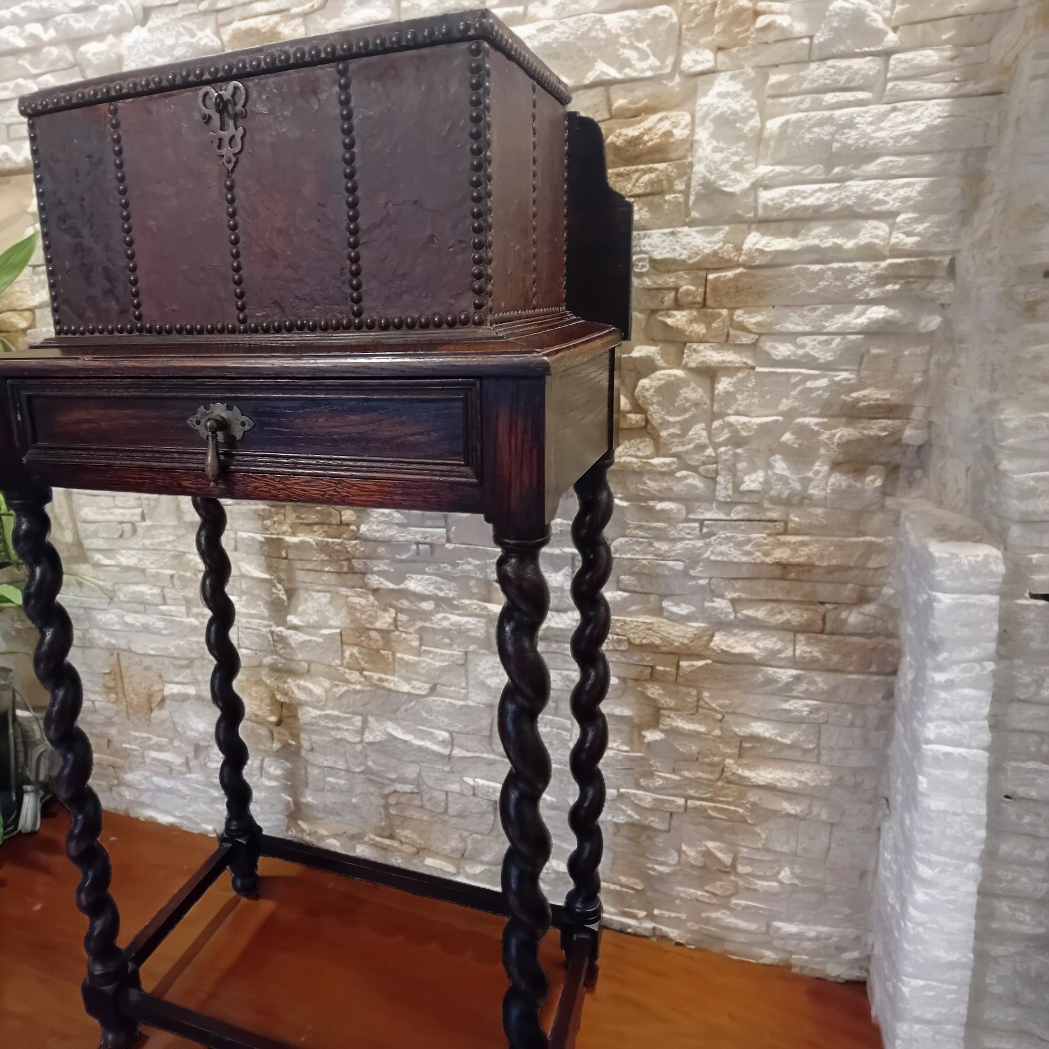 Antico Cassettone Barocco Olandese - Cassa in Pelle con Inserti in Metallo (metà '800)