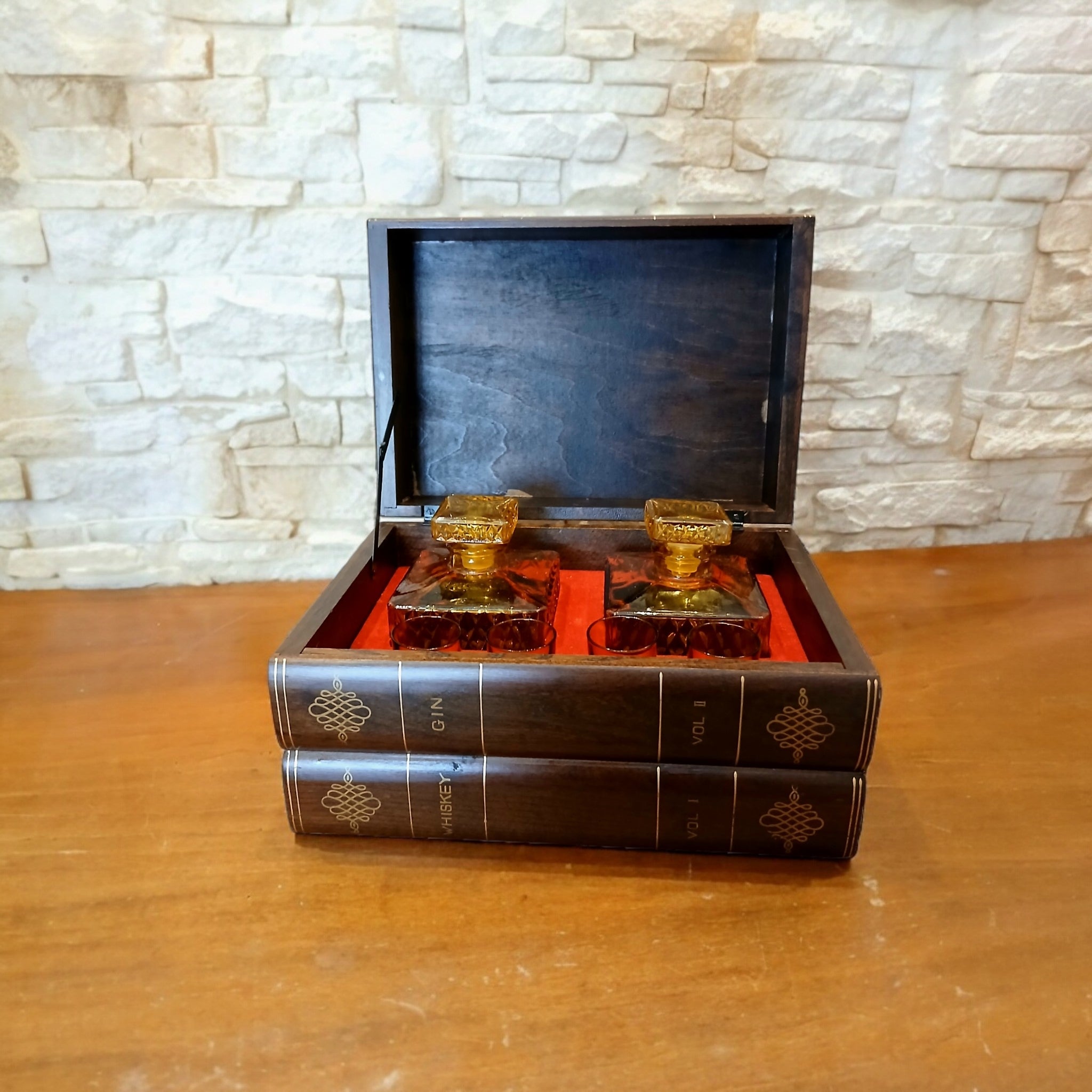 Raro Armadietto da Bar Segreto Giapponese (1950-1960) con Bottiglie e Bicchierini in Vetro Ambra