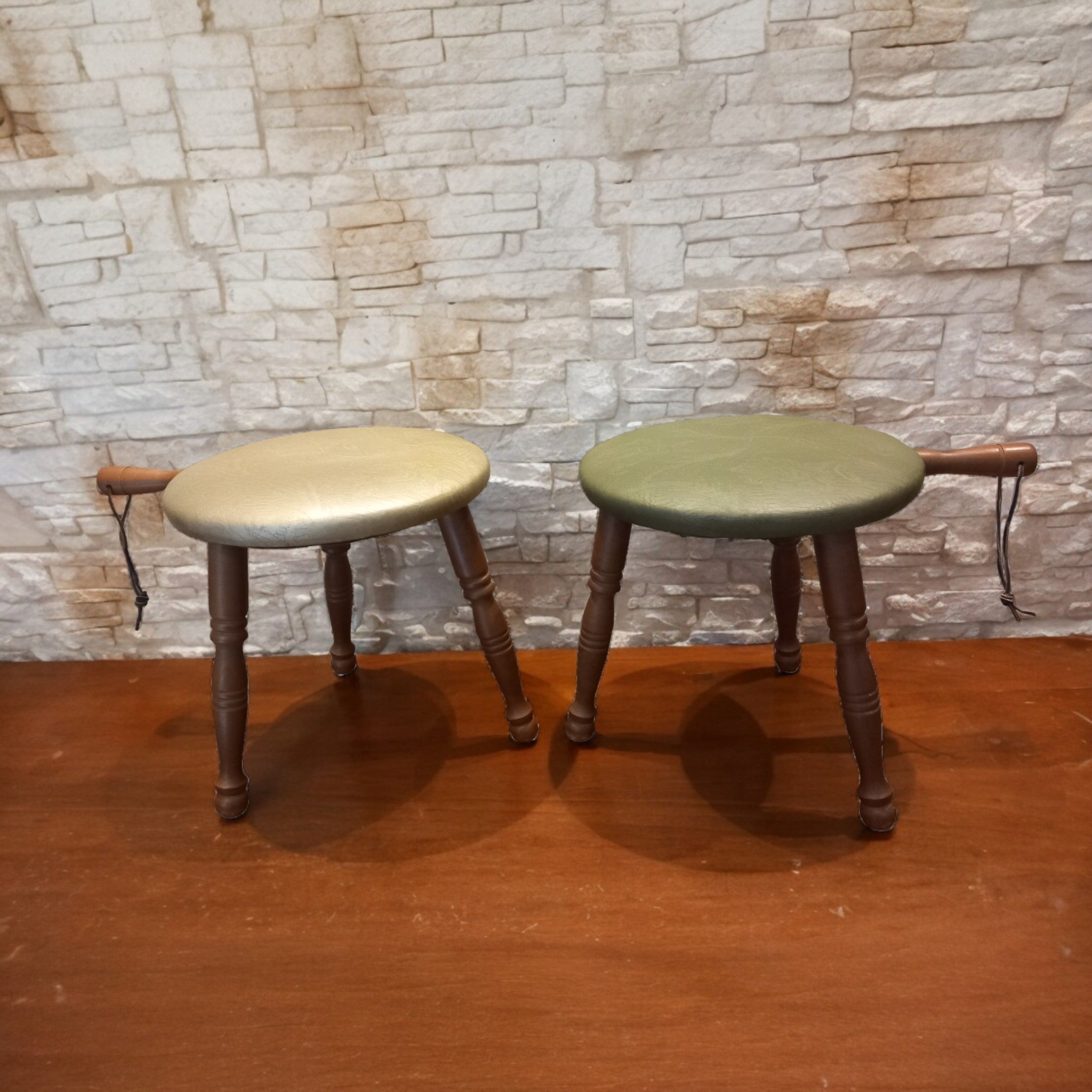 Coppia di Sgabelli Vintage Mattawa Furniture MFG – Cooksville, Ontario, anni '50