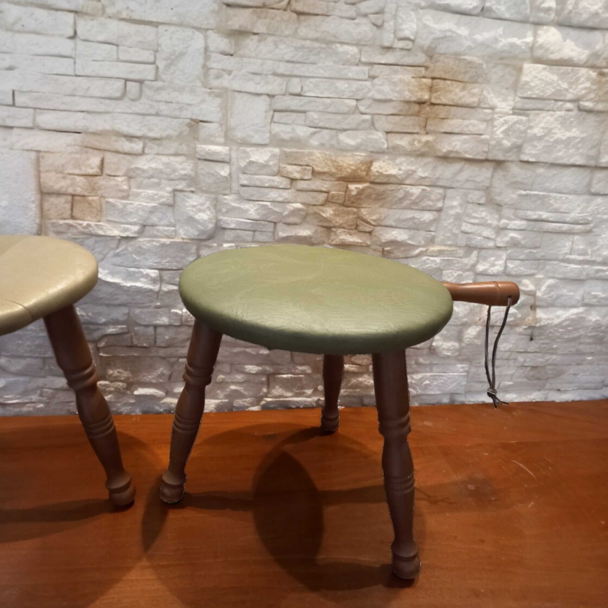Coppia di Sgabelli Vintage Mattawa Furniture MFG – Cooksville, Ontario, anni '50