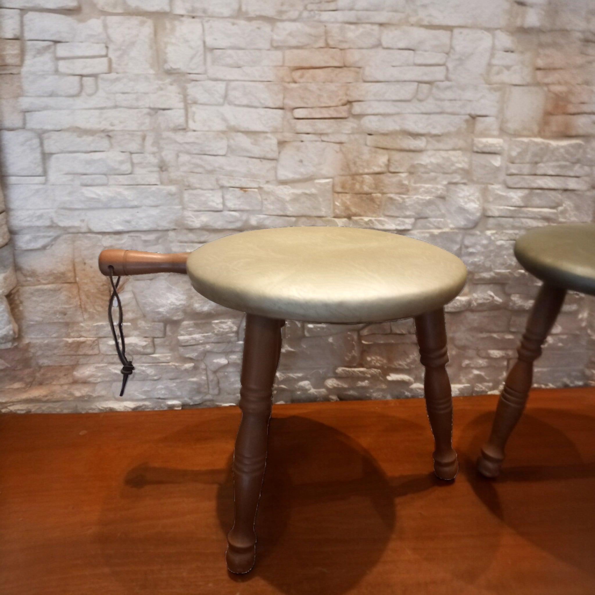 Coppia di Sgabelli Vintage Mattawa Furniture MFG – Cooksville, Ontario, anni '50