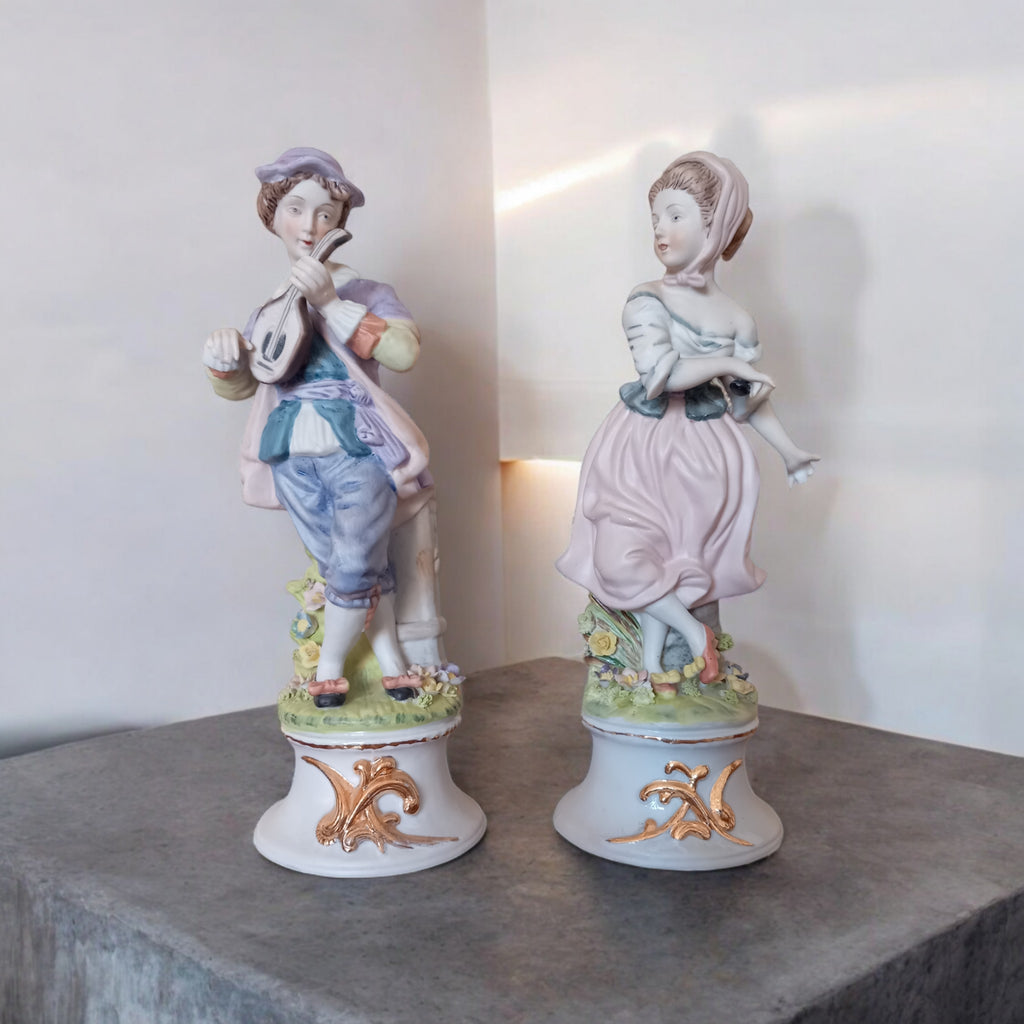 Coppia Statuette in Ceramica di Capodimonte – Lui col Mandolino e Lei che Balla