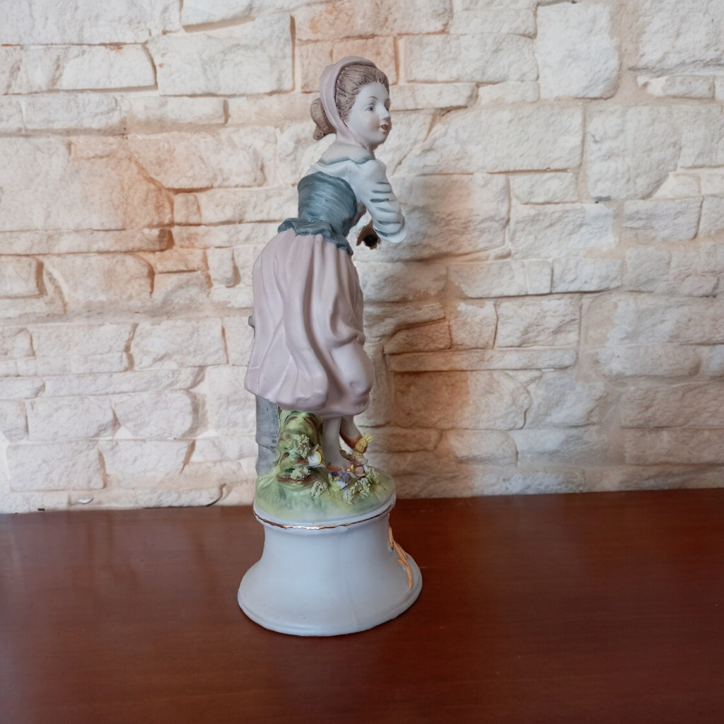 Coppia Statuette in Ceramica di Capodimonte – Lui col Mandolino e Lei che Balla