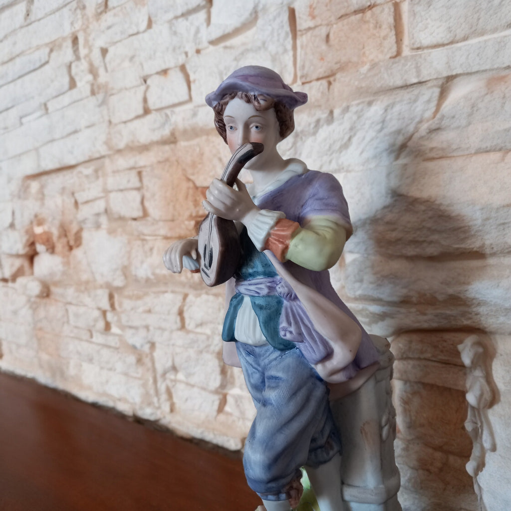 Coppia Statuette in Ceramica di Capodimonte – Lui col Mandolino e Lei che Balla