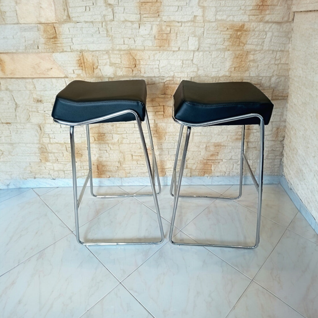Coppia Sgabelli Alti Vintage Anni '80/'90 – Ecopelle e Profilo Cromato